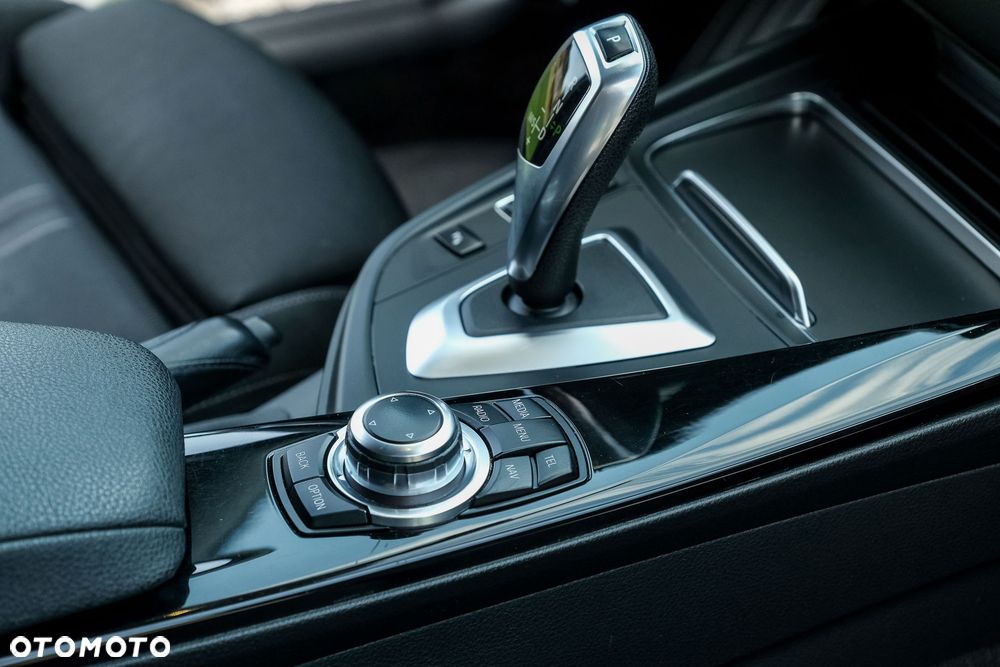 BMW Seria 3 318d Sport Line Shadow - 8