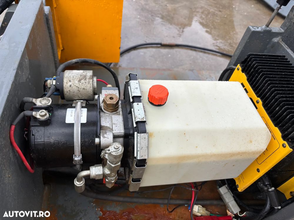 JLG Toucan Junior8 (A202) - 6