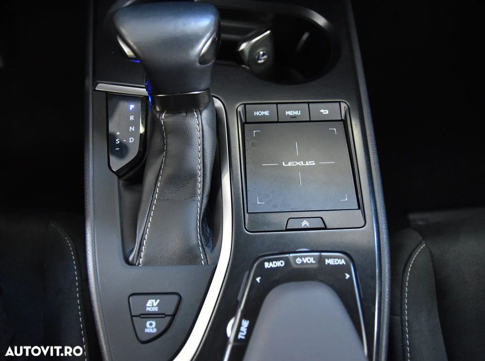 Lexus UX - 18