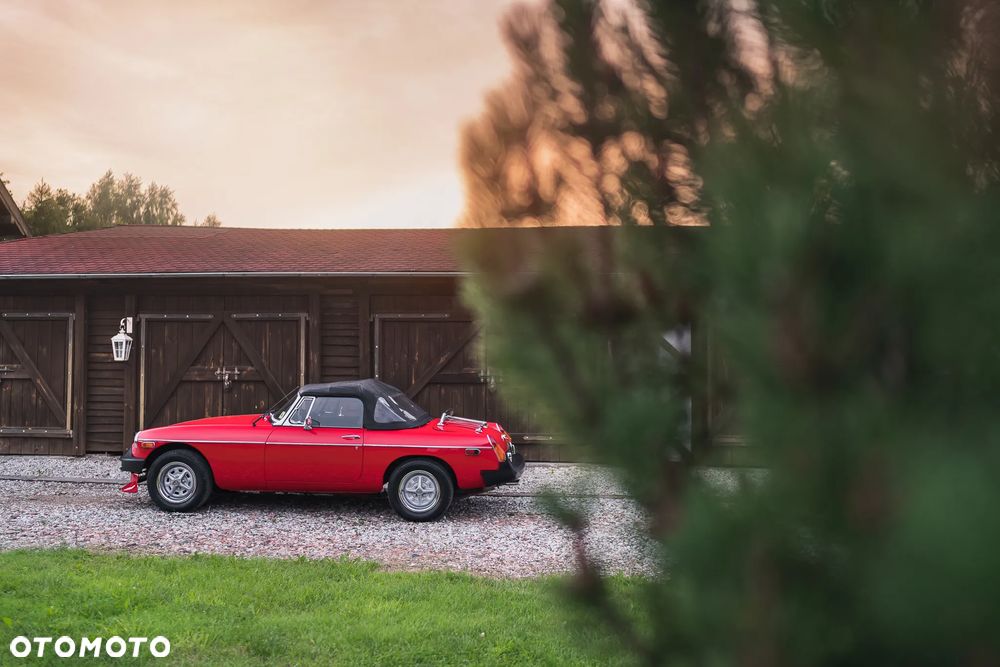 MG MGB - 8
