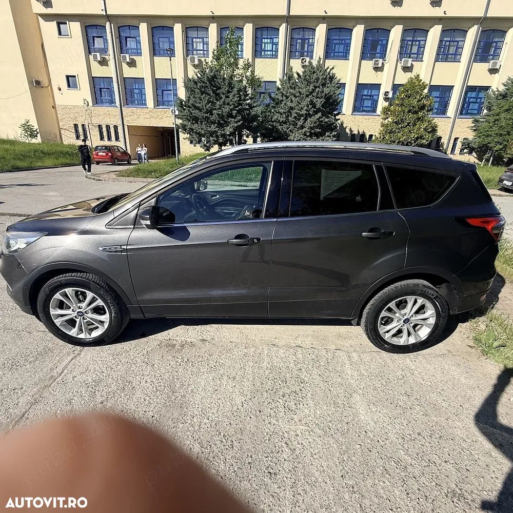 Ford Kuga - 2