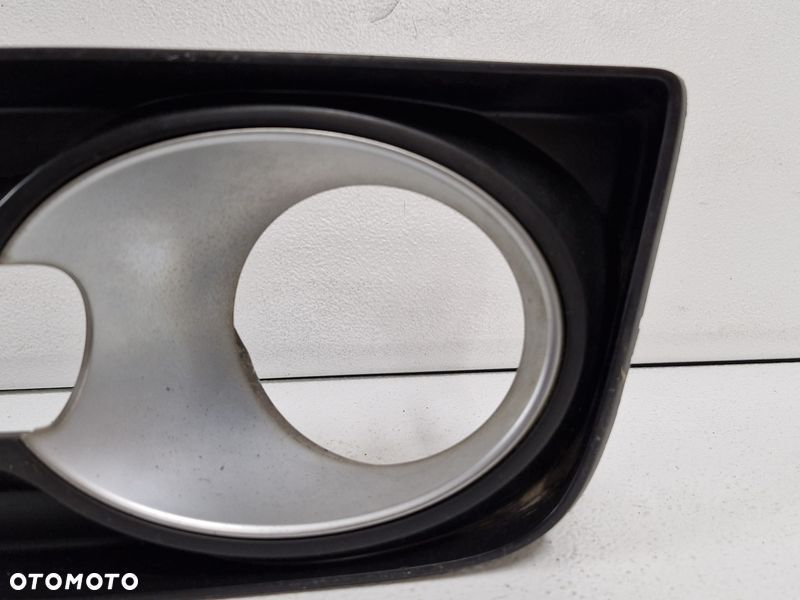 MAZDA CX7 RAMKA OSŁONA HALOGENU LEWA PRZÓD POD KIERUNKOWSKAZ E22150C22 - 3