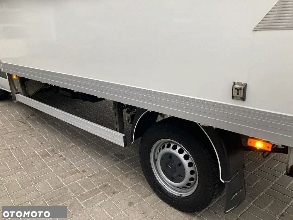 Mercedes-Benz Sprinter - 11
