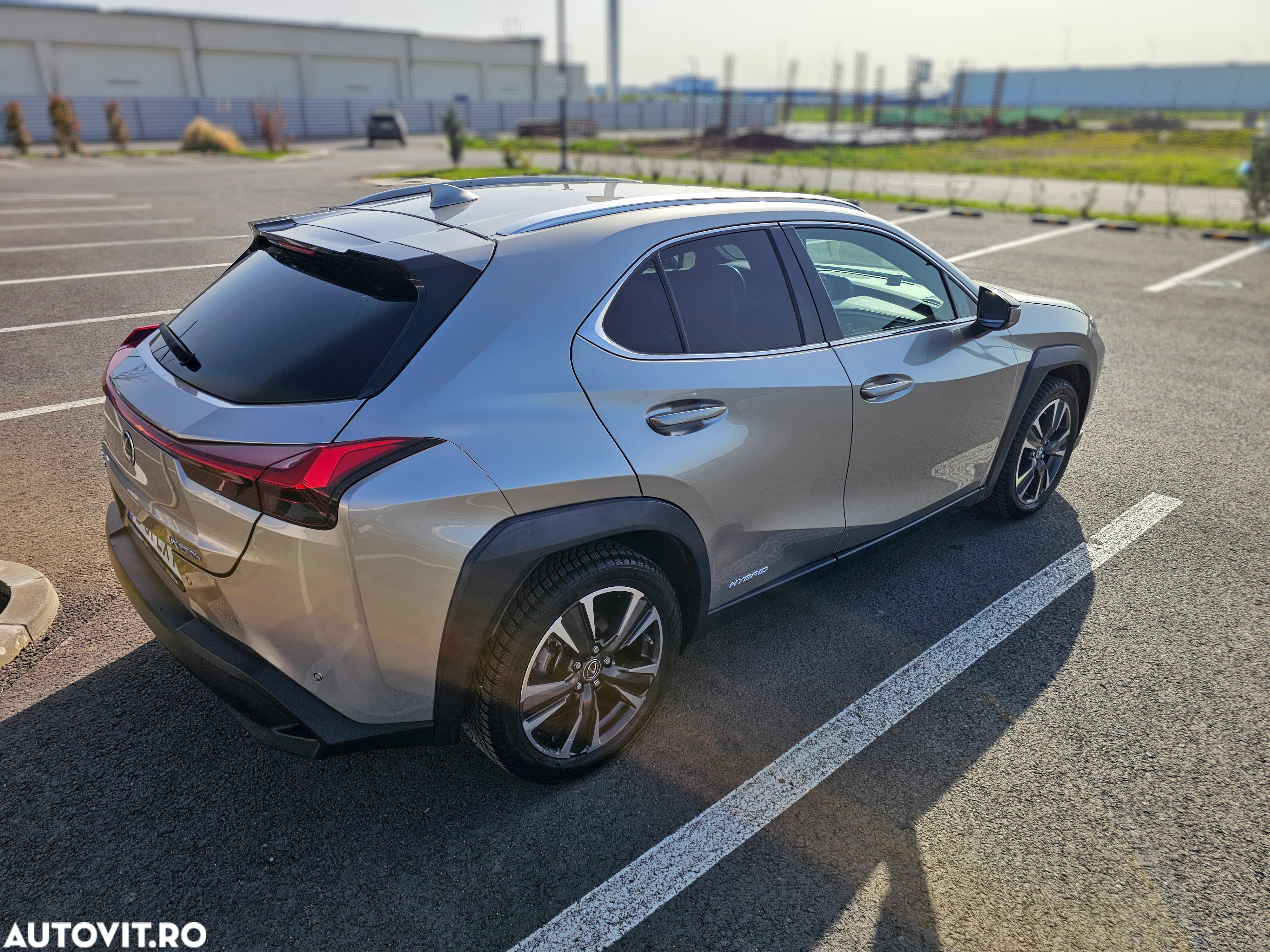 Lexus UX 250h 2.0L HEV 20H- (178 HP) 4X2 CVT Executive - 5