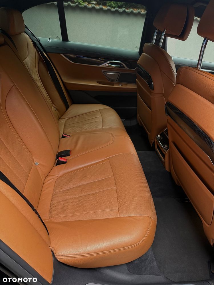 BMW Seria 7 740d xDrive - 31