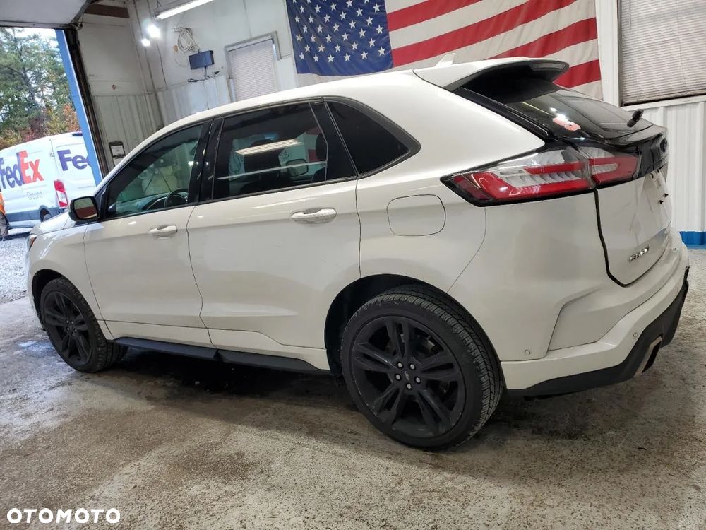 Ford Edge - 4