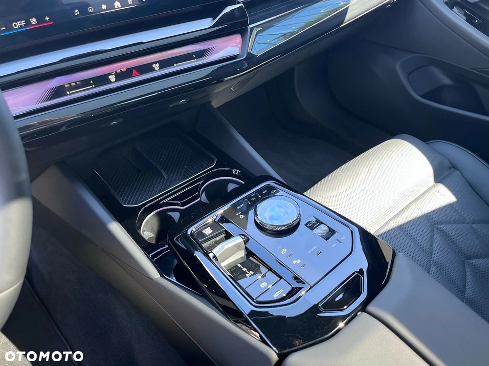 BMW Seria 5 520d xDrive mHEV - 24