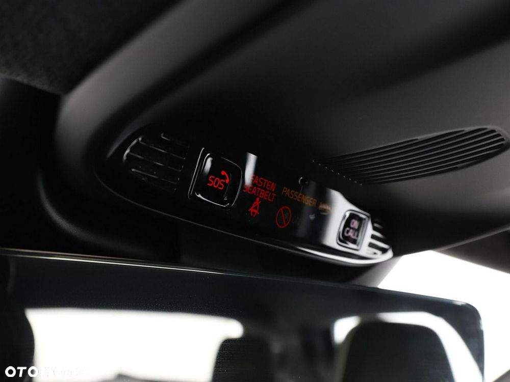 Volvo XC 40 D4 SCR AWD R-Design - 38