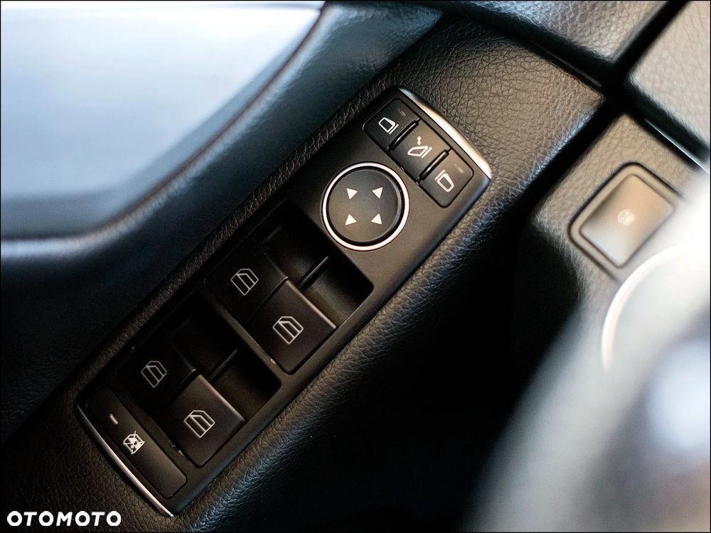 Mercedes-Benz Klasa C 180 BlueEFFICIENCY 7G-TRONIC Avantgarde - 31
