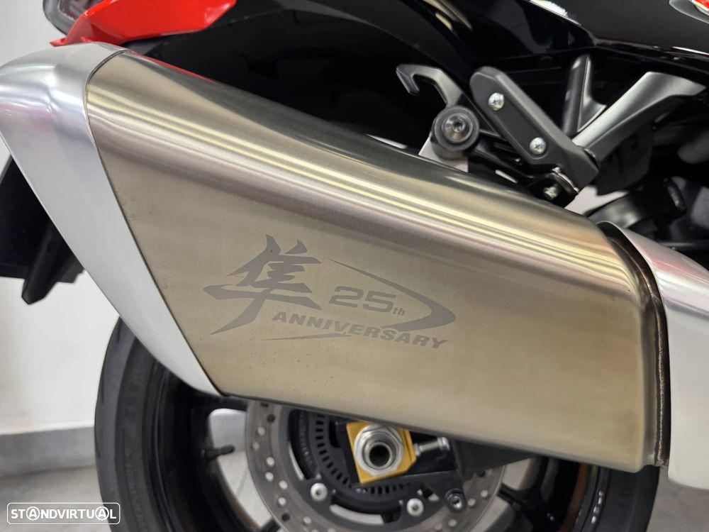 Suzuki Hayabusa GSX 1300 R 25th Anniversary - 8