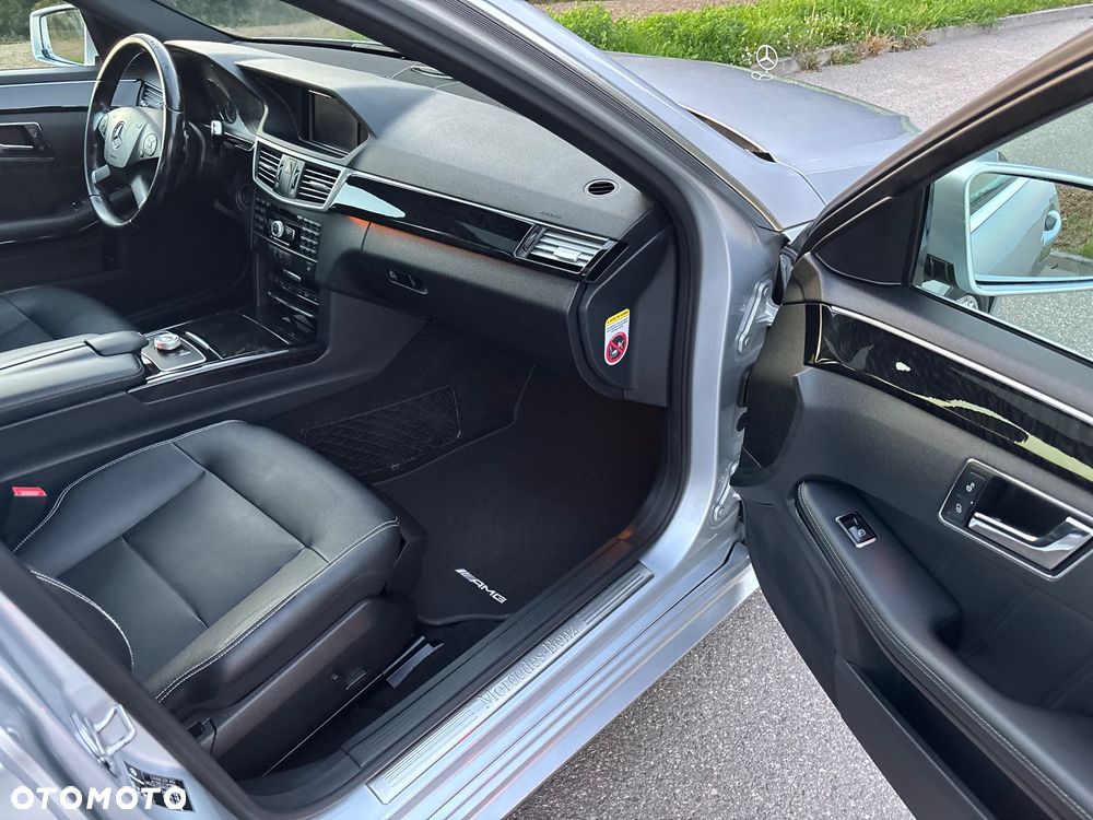 Mercedes-Benz Klasa E 350 T CDI DPF 4Matic BlueEFFICIENCY 7G-TRONIC Avantgarde - 27