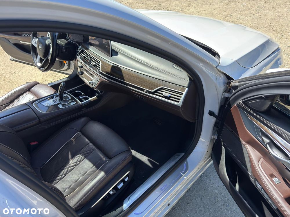 BMW Seria 7 750i xDrive Edition Exclusive - 16