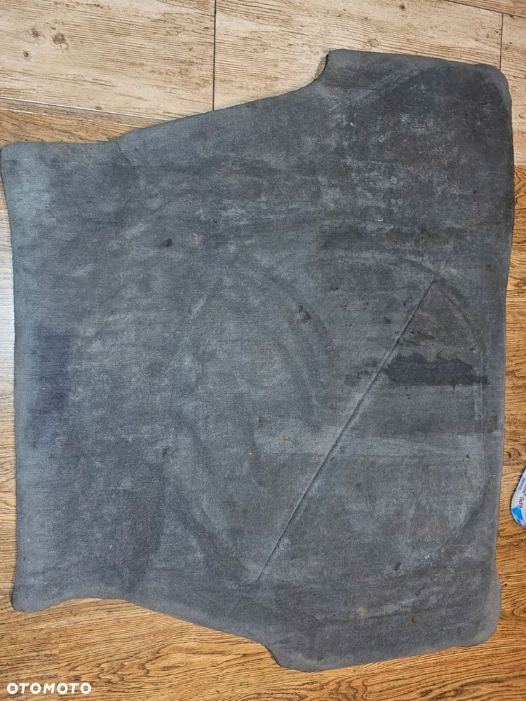 WYKŁADZINA DYWAN BAGAŻNIKA BMW E32 - 2