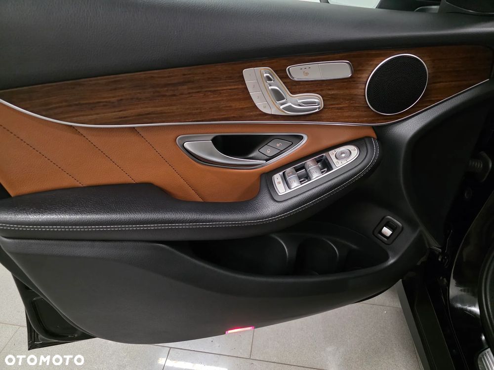 Mercedes-Benz GLC 300 de 4Matic 9G-TRONIC AMG Line Plus - 23