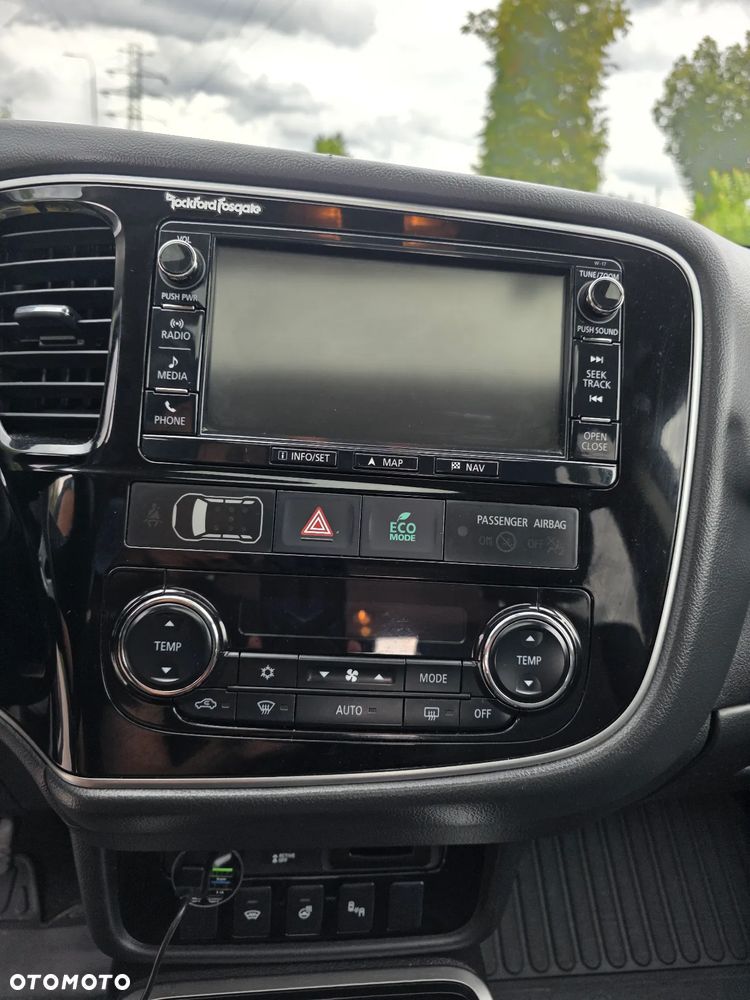 Mitsubishi Outlander 2.0 Instyle Navi 4WD CVT - 12