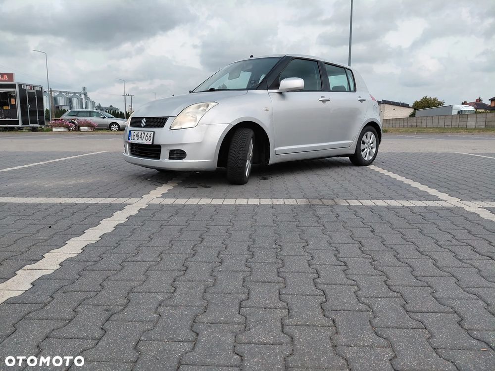 Suzuki Swift 2005 photo 2