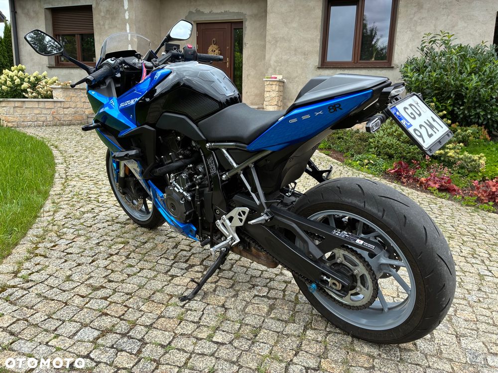 Suzuki GSX - 8