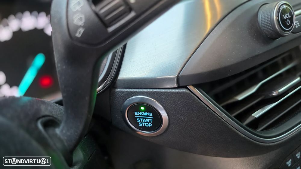 Ford Focus 1.0 EcoBoost S&S ST-LINE X - 38