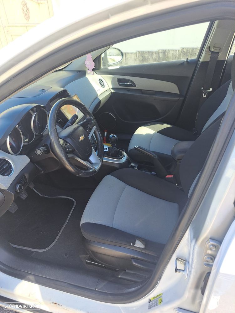 Chevrolet Cruze 1.6 LS - 12