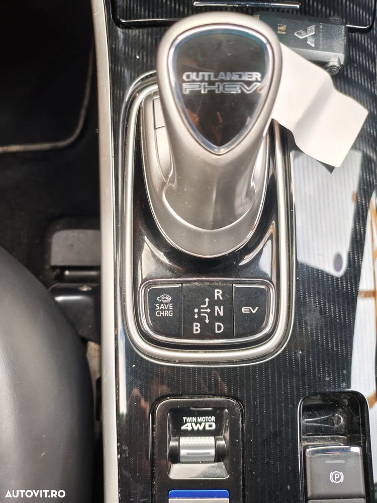 Mitsubishi Outlander PHEV 2.4 L 4X4 Instyle+ - 28