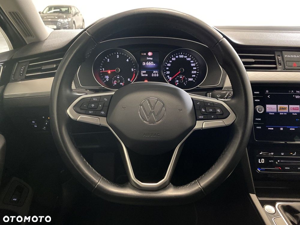 Volkswagen Passat - 24