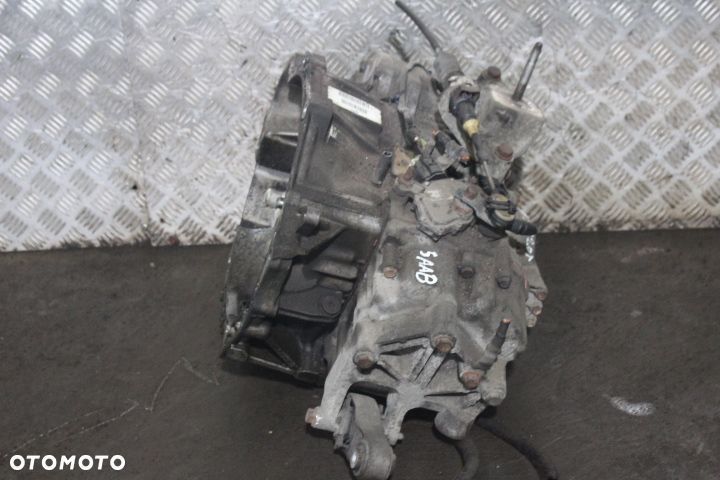 SKRZYNIA BIEGÓW AUTOMAT  SAAB 9-5 II 2.0T 55560554 - 3