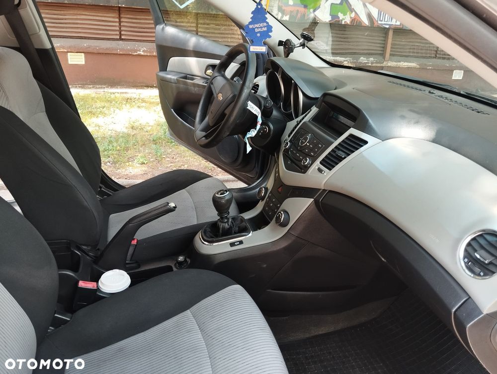 Chevrolet Cruze - 23