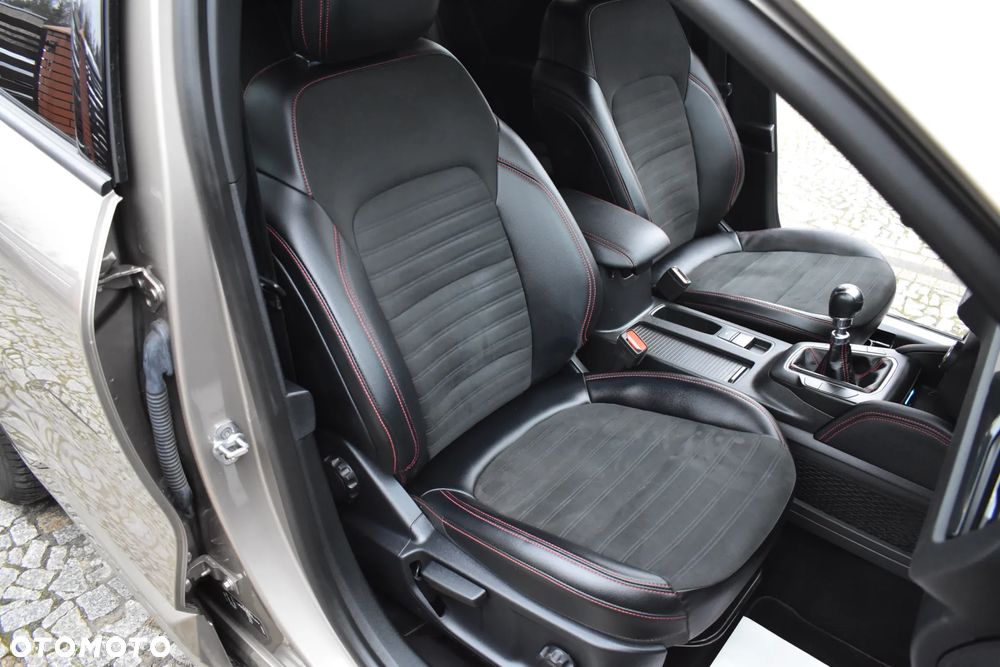 Ford Kuga 1.5 EcoBoost ST-LINE X - 10