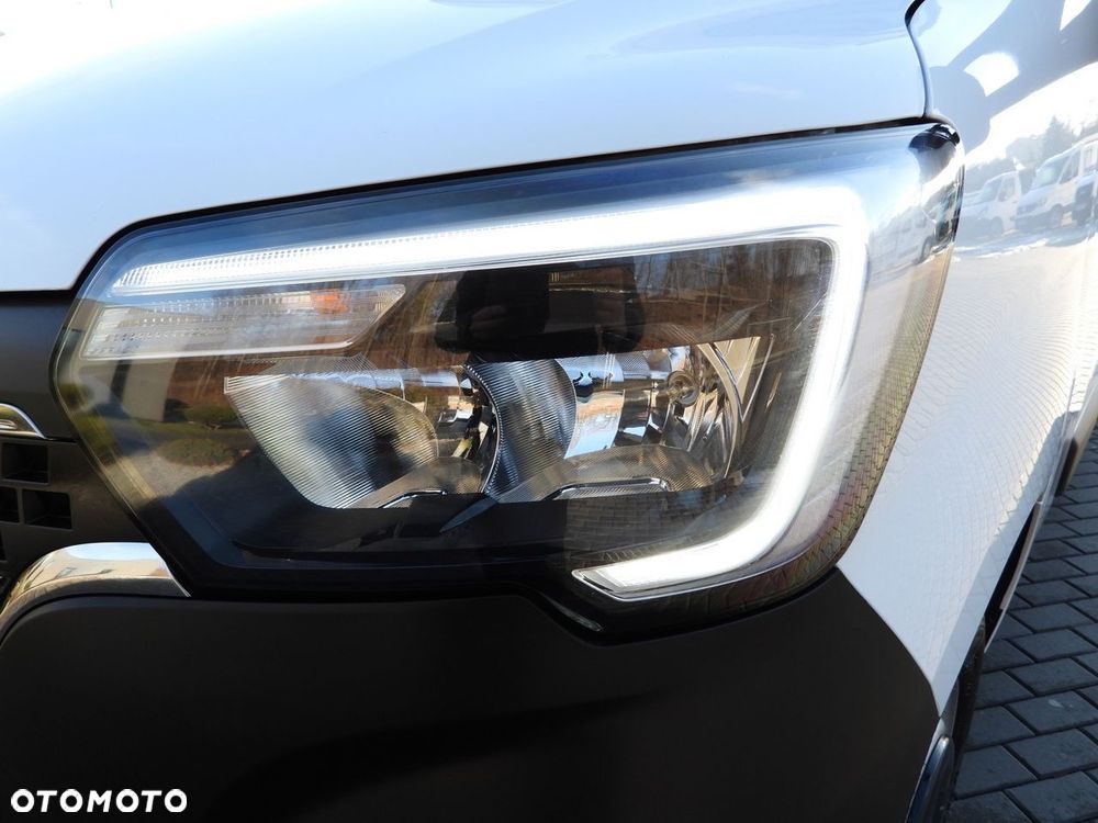 Renault MASTER KONTENER WINDA 8 PALET TEMPOMAT LEDY KLIMATYZACJA  145KM - 23