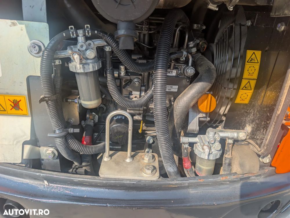 Hitachi 2 tone, Adancime sapare 2,5m, ZX19-6, CUPLA RAPIDA+3 CUPE  NOI, inst picon pe brate, lama nivelare, senile 90% ok EXTENSIBILE, camera spate, latime 1m, posibilitatea leasing 4 ani-PROMOTIE 21.900 EUR+Tva - 16