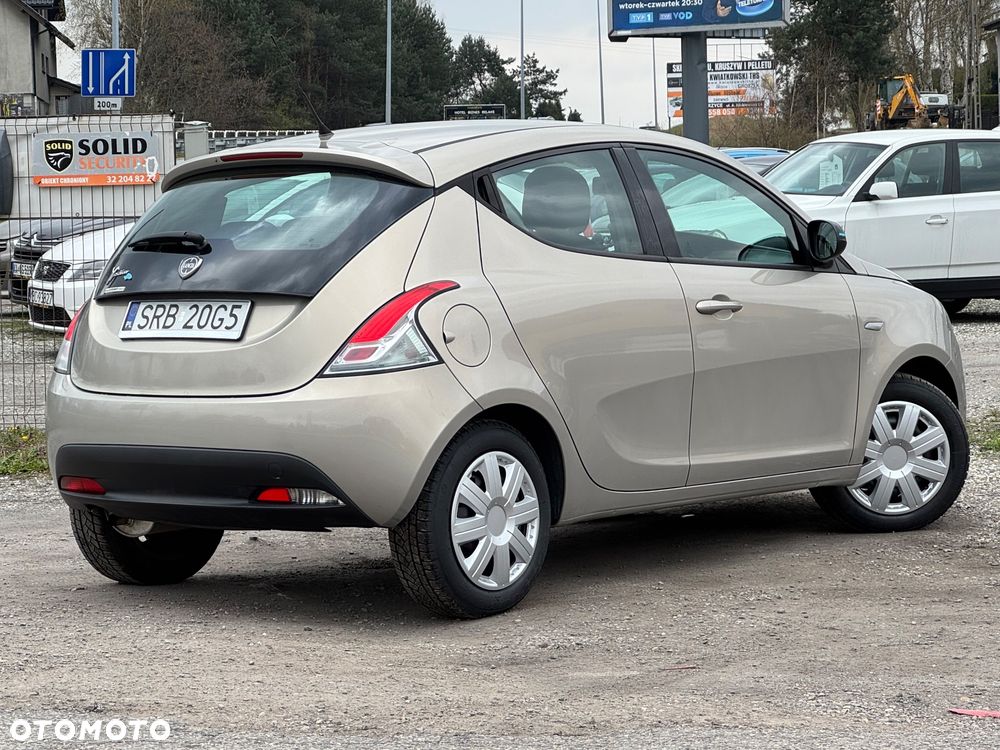 Lancia Ypsilon 1.2 8V Elefantino S&S - 10