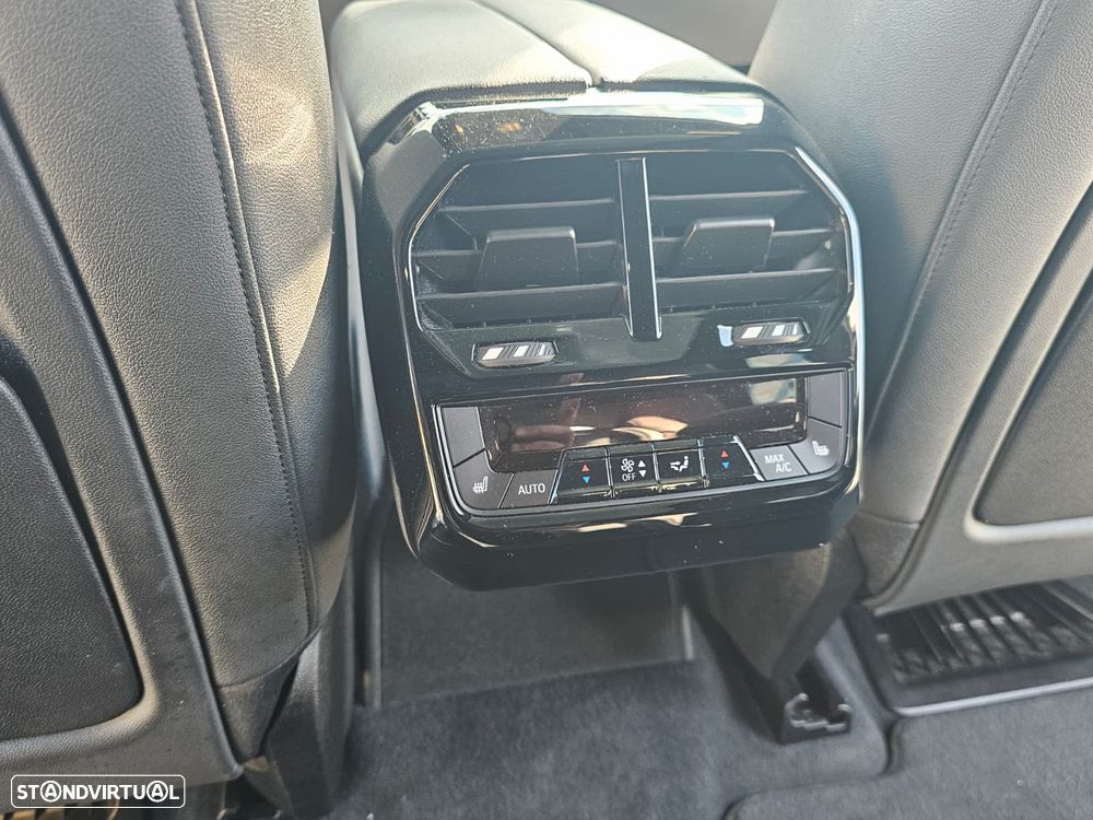 BMW iX xDrive40 - 14