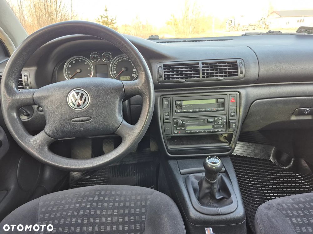 Volkswagen Passat 1.6 Basis - 9