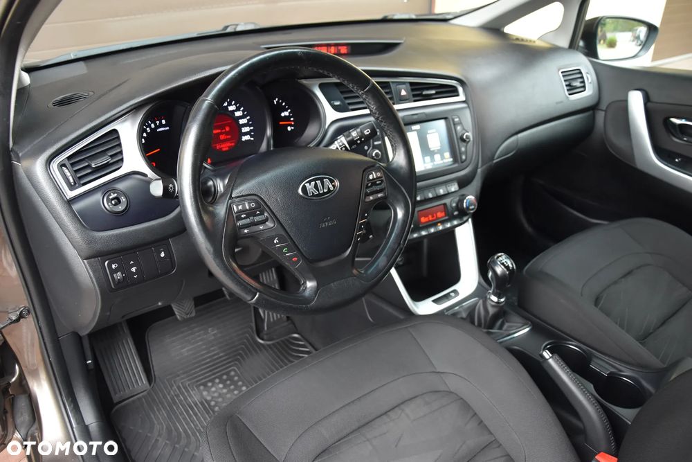 Kia Ceed 1.4 CVVT Dream Team Edition - 18