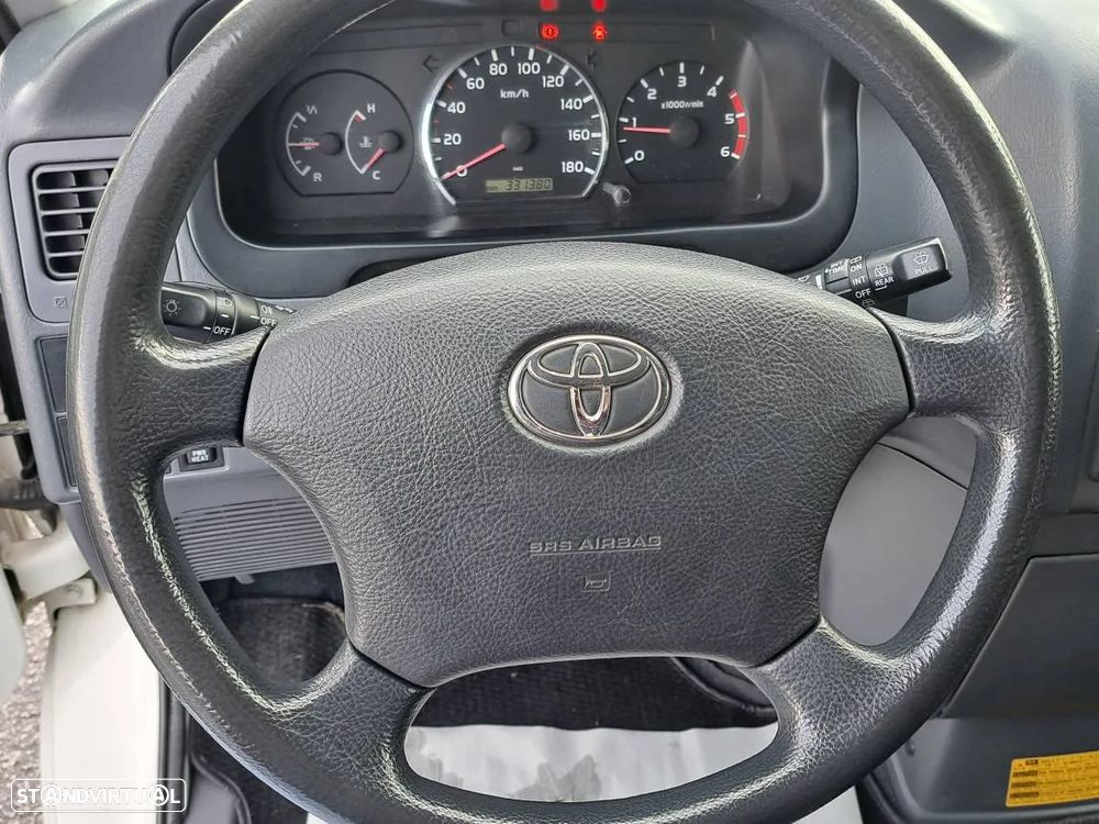 Toyota HiAce 2.5 D-4D Service 2.8T AC - 24