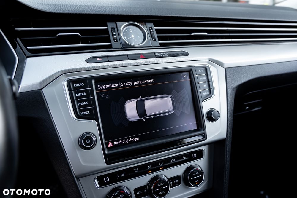 Volkswagen Passat Variant 2.0 TDI SCR DSG Trendline - 36
