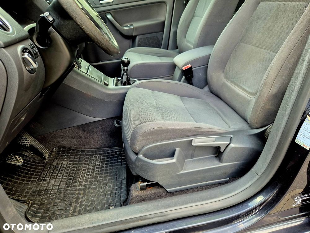 Volkswagen Golf 1.6 Comfortline - 33