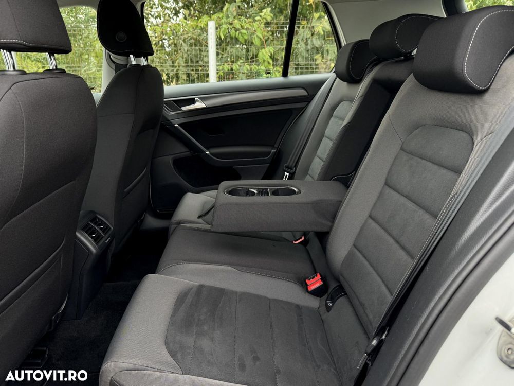 Volkswagen Golf - 24