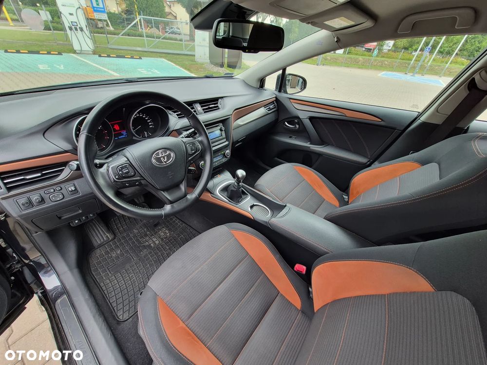 Toyota Avensis 1.8 Premium - 12
