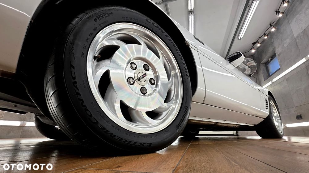 Chevrolet Corvette - 7