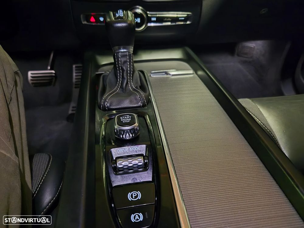 Volvo XC 60 2.0 D4 R-Design Geartronic - 22