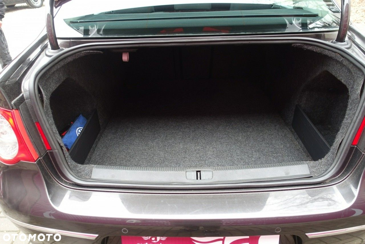 Volkswagen Passat - 10
