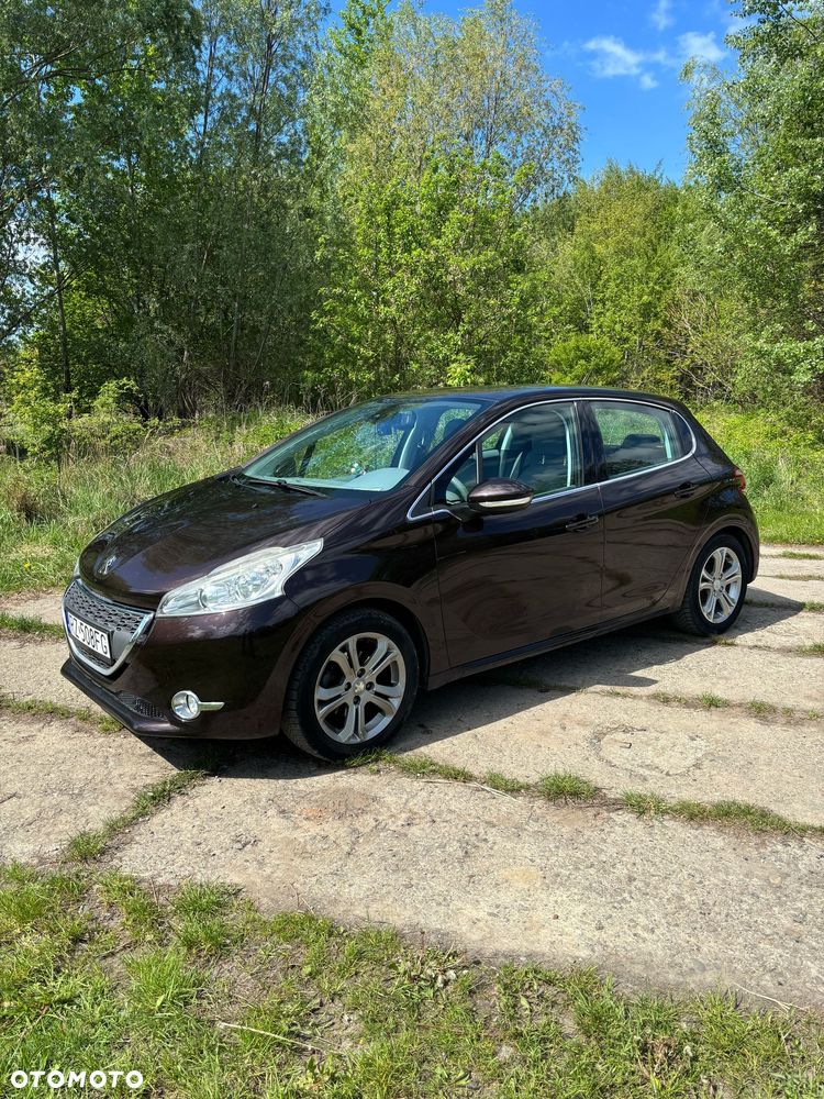 Peugeot 208 - 1