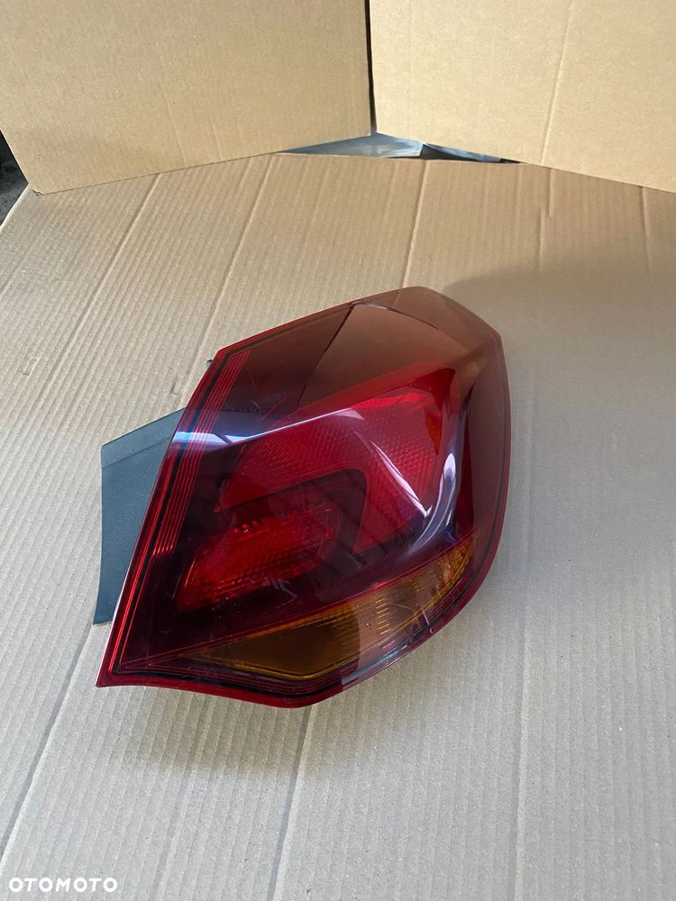 LAMPA PRAWA TYŁ TYLNIA OPEL ASTRA J HB - 1