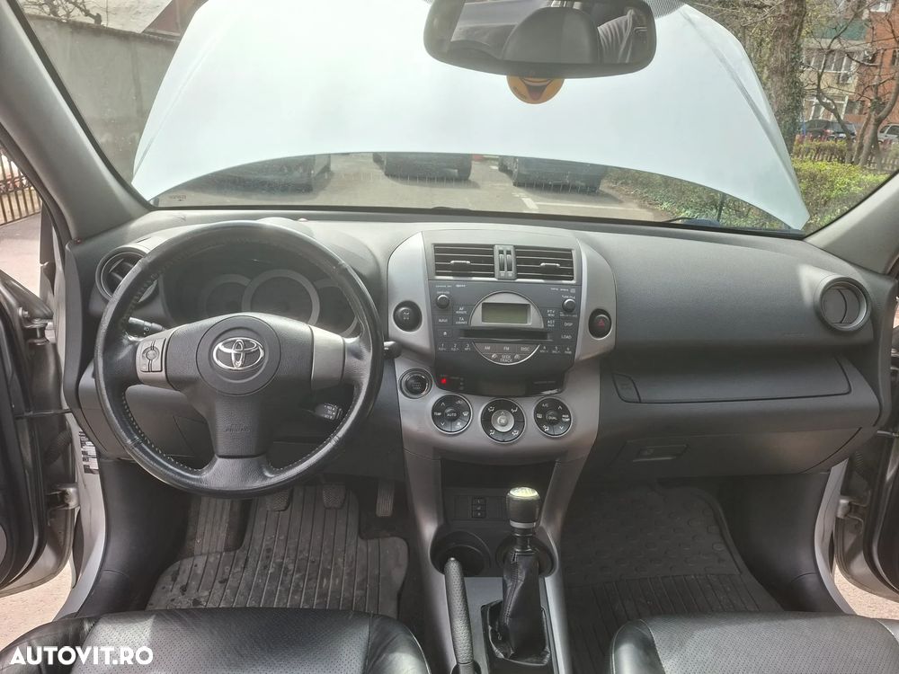 Toyota RAV4 2.2 D-4D Luxury City - 17