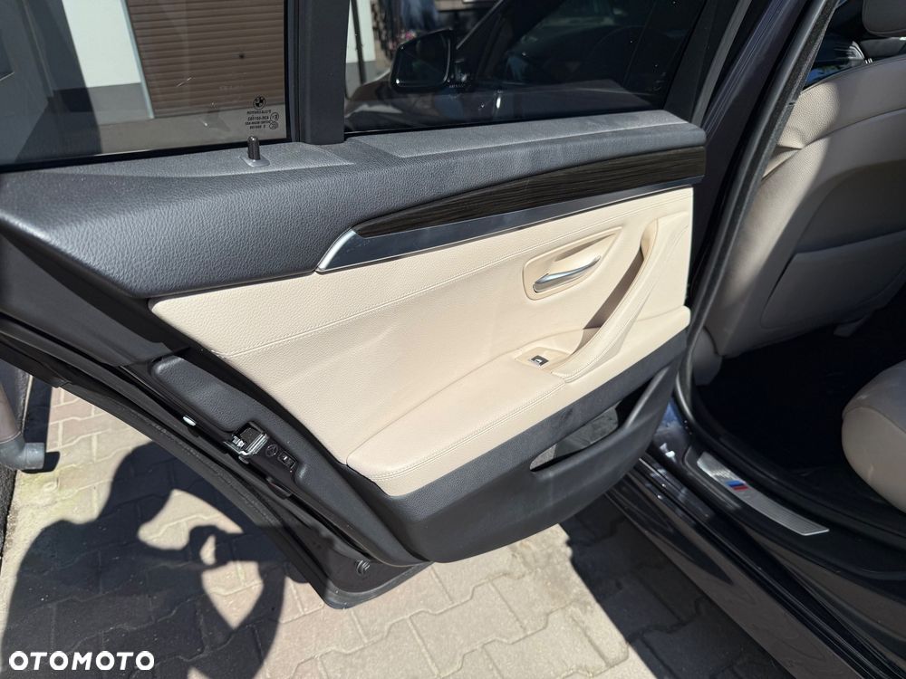 BMW Seria 5 525d Sport-Aut - 24