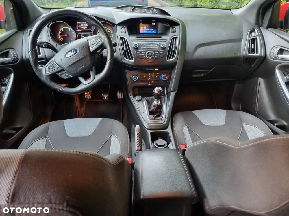 Ford Focus 2.0 EcoBoost ST - 9