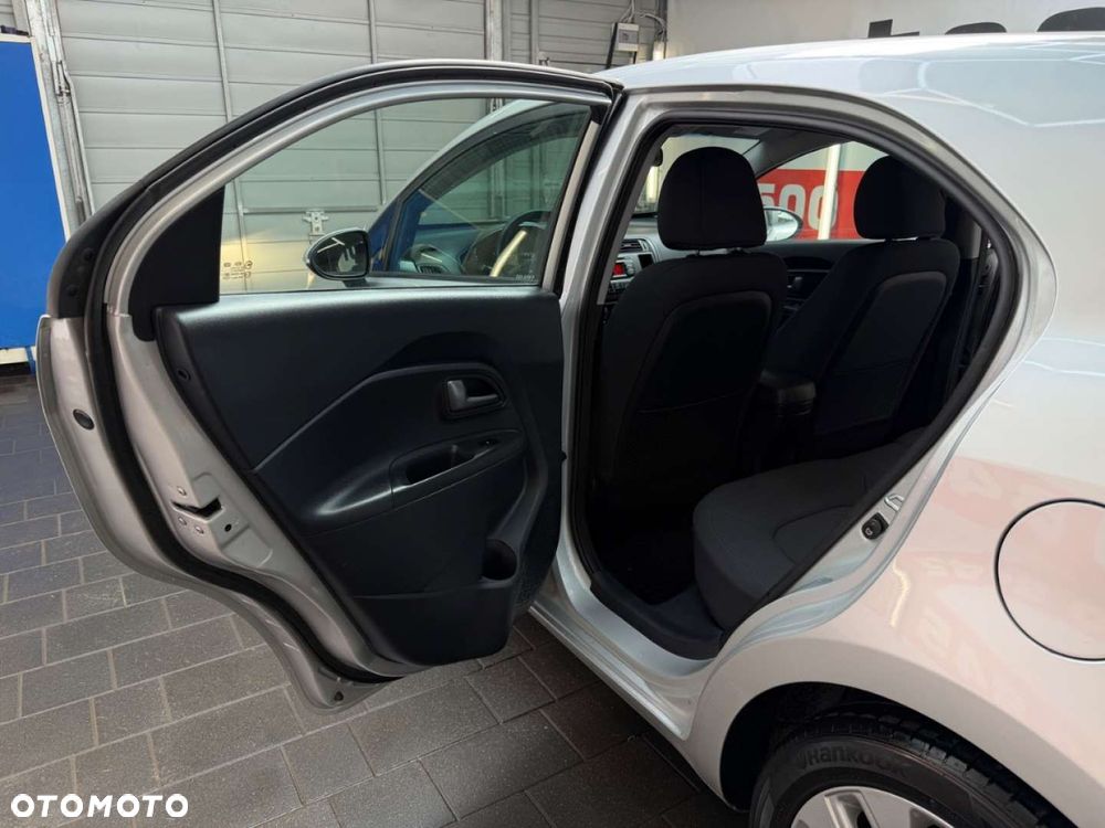 Kia Rio - 33