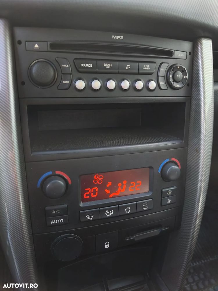 Peugeot 207 1.6HDI Trendy - 16