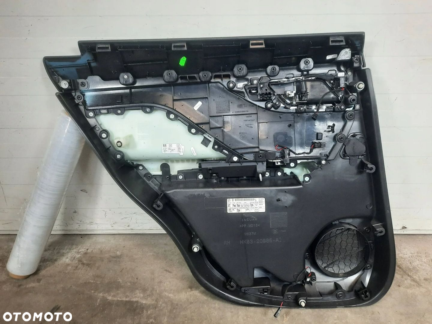 TAPICERKA BOCZEK PRAWY TYŁ JAGUAR F PACE X761 - 4